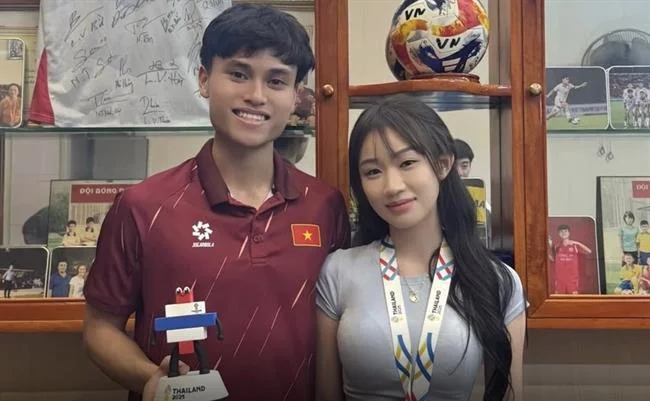 Hình ảnh đại diện cho kênh liên hệ và hỗ trợ của fcb8 trang chủ